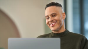 Addressing Customer Inquiries: Choosing Between Copilot Studio and Azure AI Foundry for Agent Development