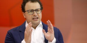 Tech Executives from Anthropic, IBM, and Meta Raise Concerns About AI Impacting Software Developer Employment