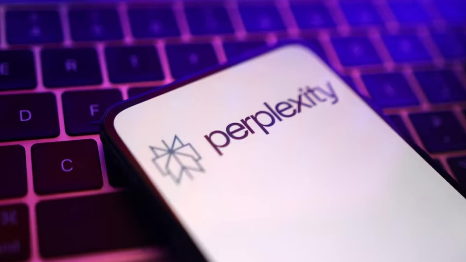 Perplexity Expected to Take the Place of Gemini on Samsung and Motorola Phones